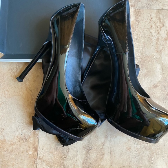 Shoes - Picture 2 of 8